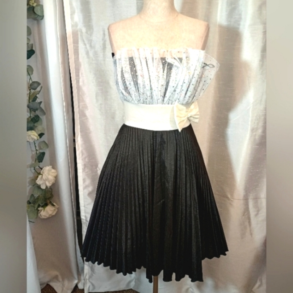 FE USA Vintage Short Strapless Formal, white bust satin sash/pleated, Black, S